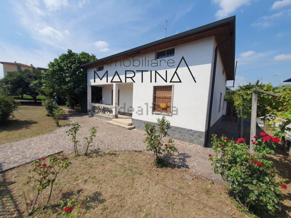casa indipendente in vendita ad Albano Sant'Alessandro