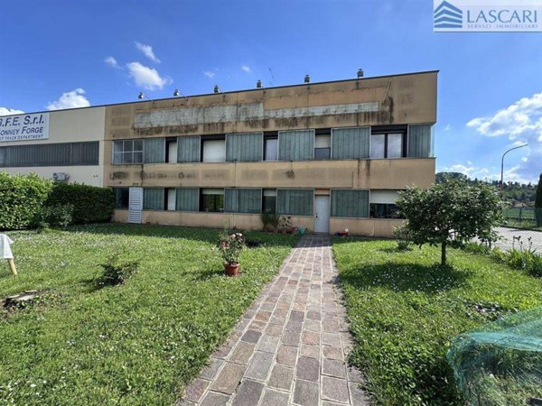locale commerciale in vendita ad Albano Sant'Alessandro