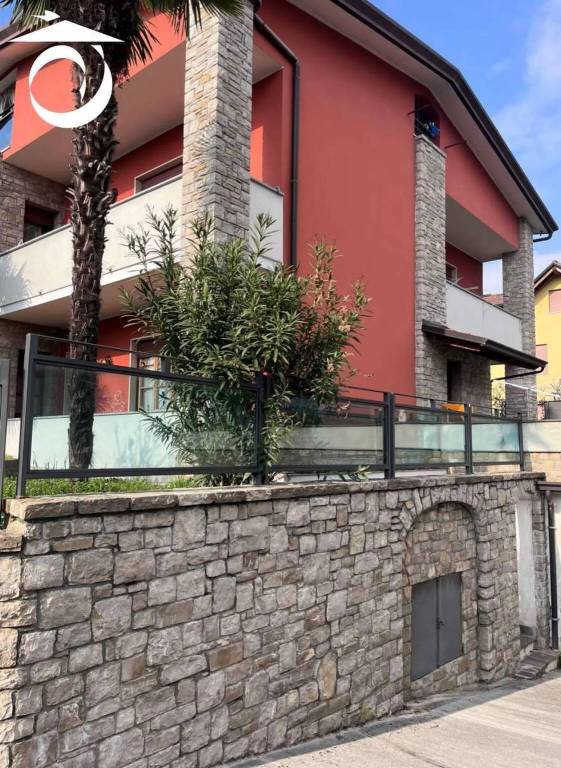 casa indipendente in vendita ad Albano Sant'Alessandro