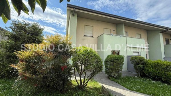 casa indipendente in vendita ad Albano Sant'Alessandro