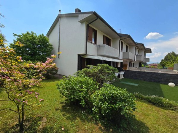 casa indipendente in vendita ad Albano Sant'Alessandro