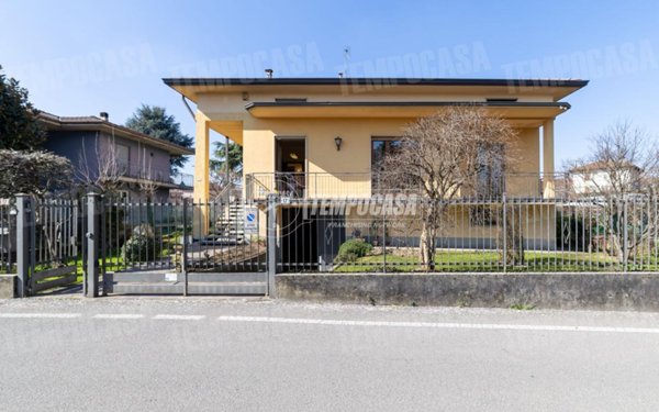 casa indipendente in vendita ad Albano Sant'Alessandro