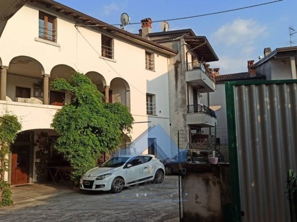 casa indipendente in vendita ad Albano Sant'Alessandro