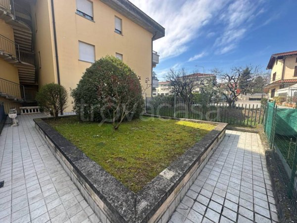 appartamento in vendita ad Albano Sant'Alessandro