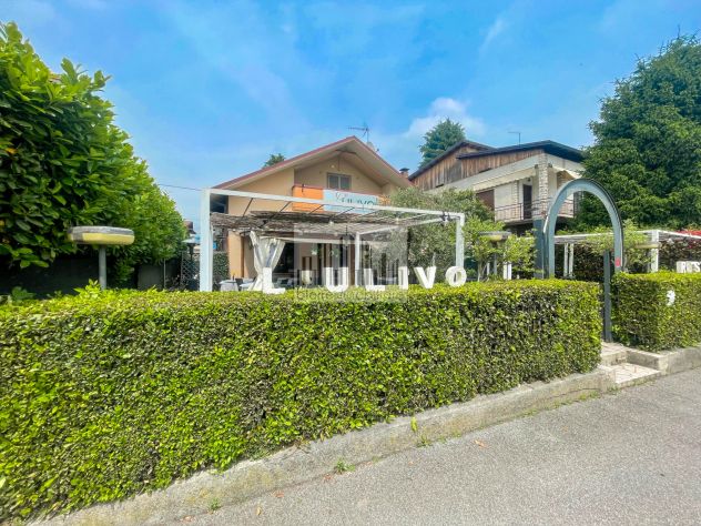 locale commerciale in vendita ad Albano Sant'Alessandro