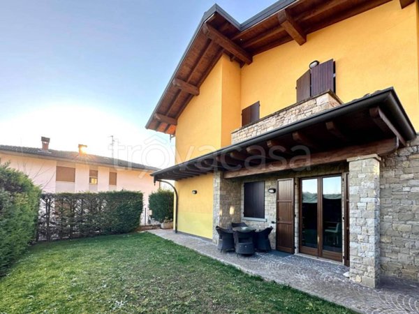 casa indipendente in vendita ad Albano Sant'Alessandro