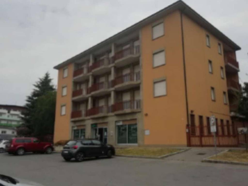 intera palazzina in vendita ad Albano Sant'Alessandro