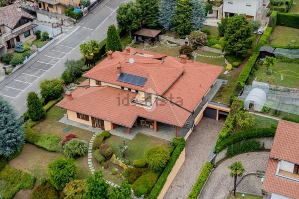 casa indipendente in vendita ad Albano Sant'Alessandro