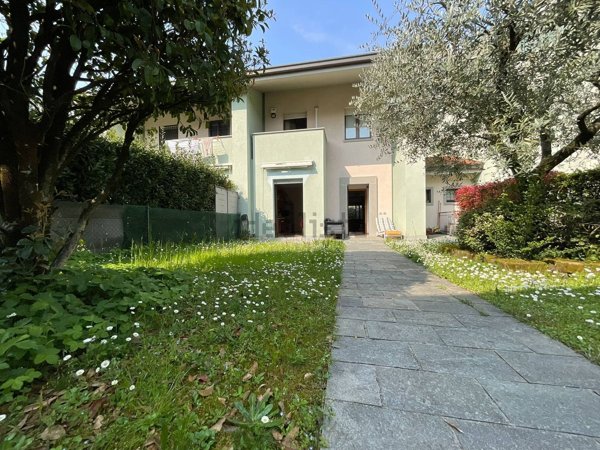 casa indipendente in vendita ad Albano Sant'Alessandro