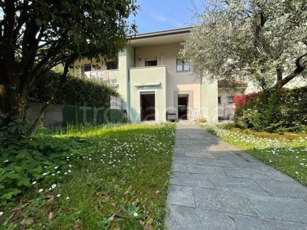 casa indipendente in vendita ad Albano Sant'Alessandro