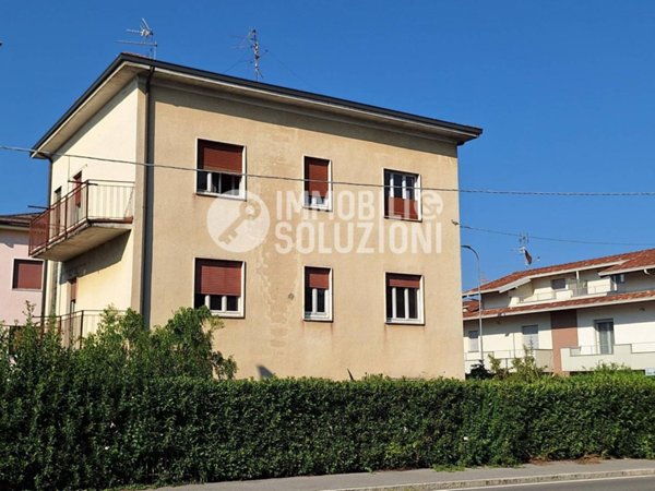 casa indipendente in vendita ad Albano Sant'Alessandro