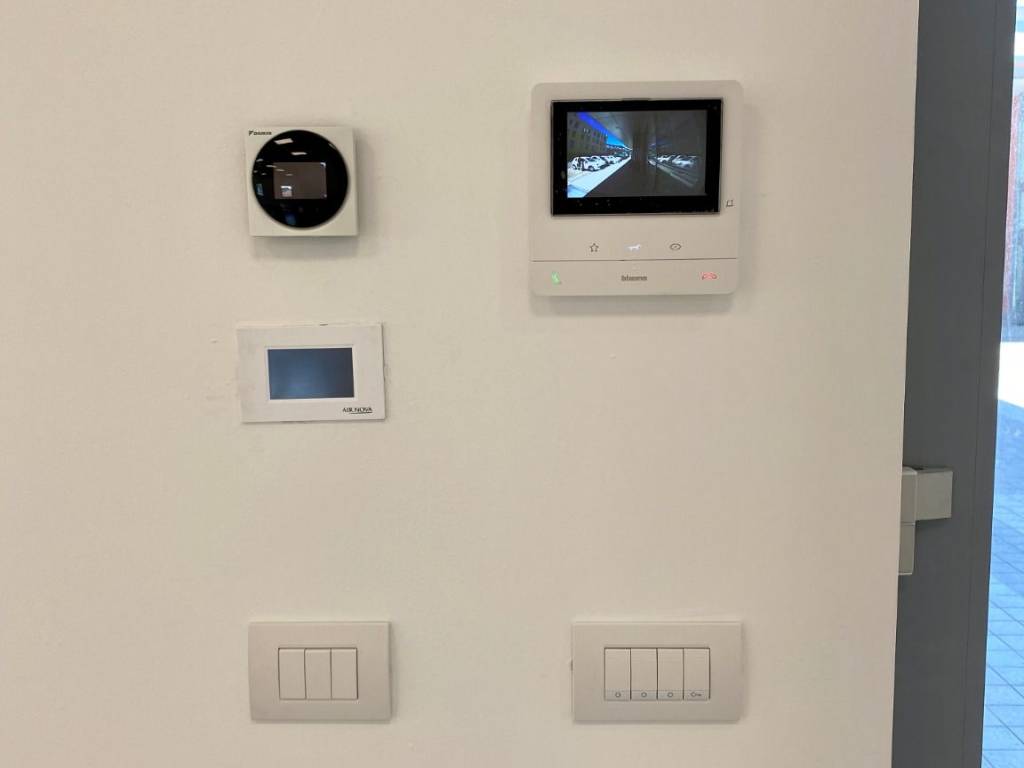 negozio in vendita ad Albano Sant'Alessandro