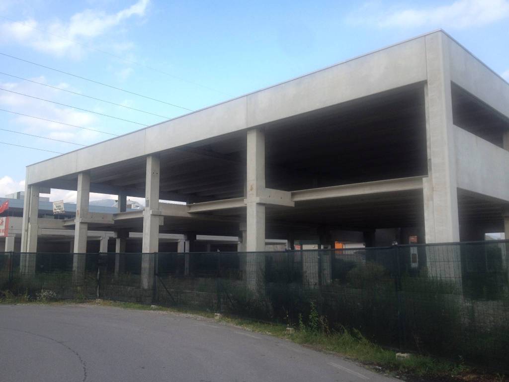 negozio in vendita ad Albano Sant'Alessandro