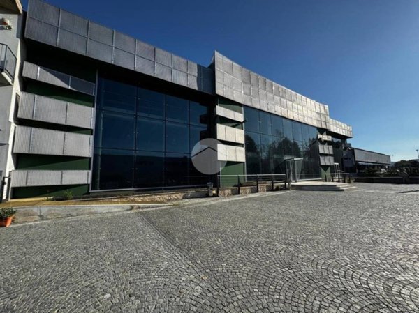 locale commerciale in vendita ad Albano Sant'Alessandro