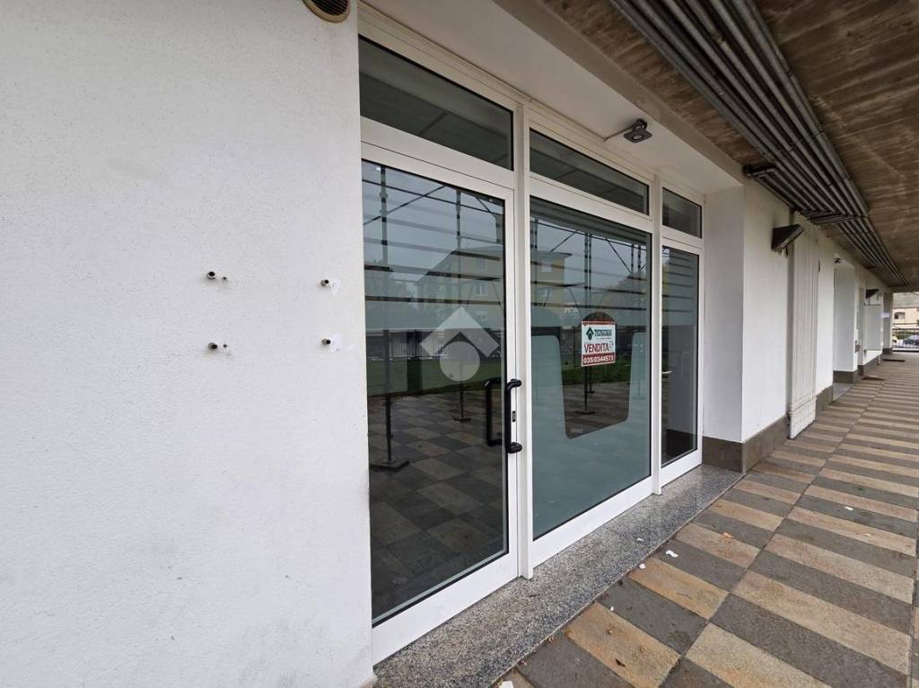 ufficio in vendita ad Albano Sant'Alessandro