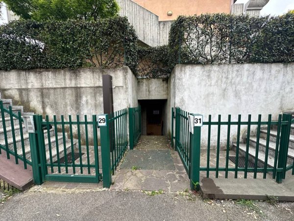locale commerciale in vendita ad Albano Sant'Alessandro