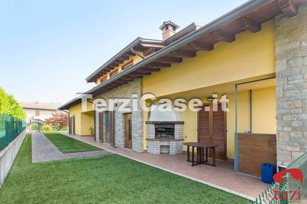 casa indipendente in vendita ad Albano Sant'Alessandro