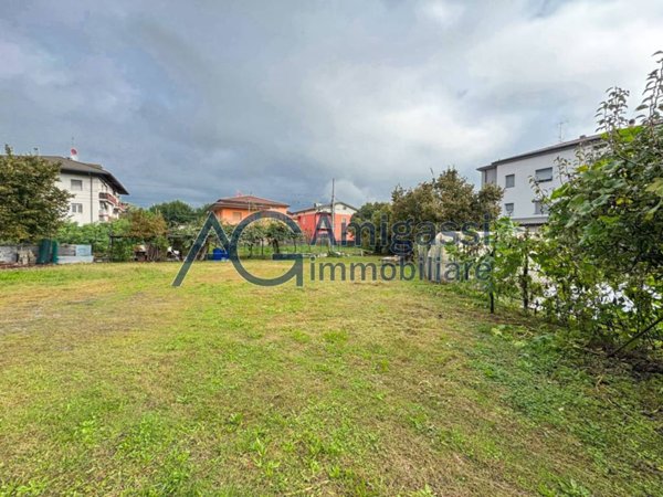 terreno edificabile in vendita ad Albano Sant'Alessandro