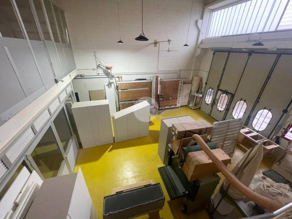 locale commerciale in vendita ad Albano Sant'Alessandro