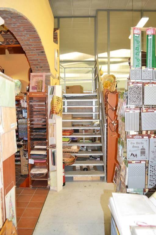 locale commerciale in vendita ad Albano Sant'Alessandro