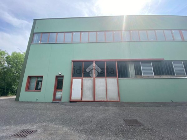 capannone in vendita ad Albano Sant'Alessandro