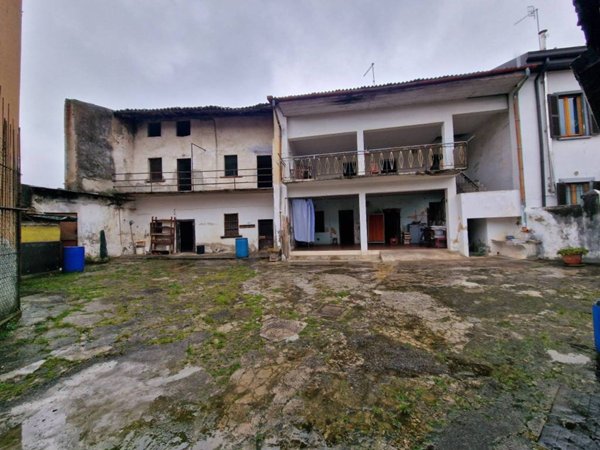 casa indipendente in vendita ad Albano Sant'Alessandro