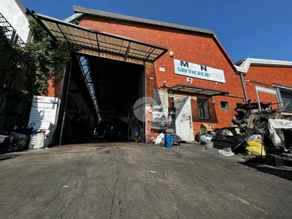 locale commerciale in vendita ad Albano Sant'Alessandro