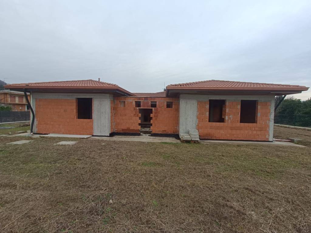 casa indipendente in vendita ad Albano Sant'Alessandro