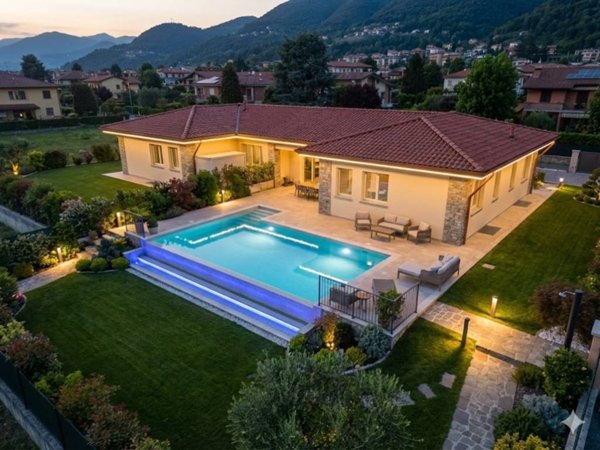 casa indipendente in vendita ad Albano Sant'Alessandro