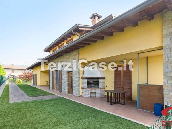 casa indipendente in vendita ad Albano Sant'Alessandro