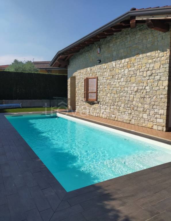 casa indipendente in vendita ad Albano Sant'Alessandro