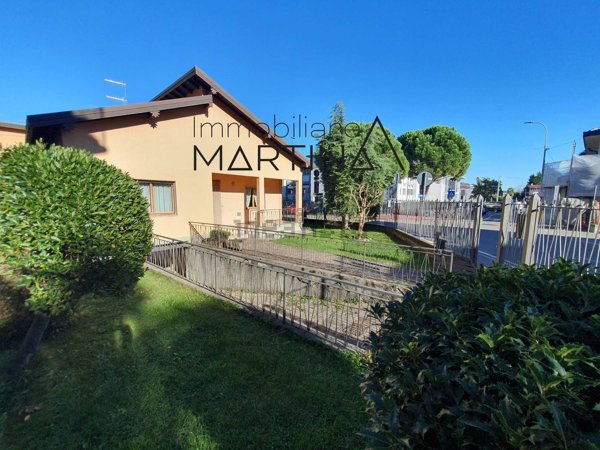 casa indipendente in vendita ad Albano Sant'Alessandro