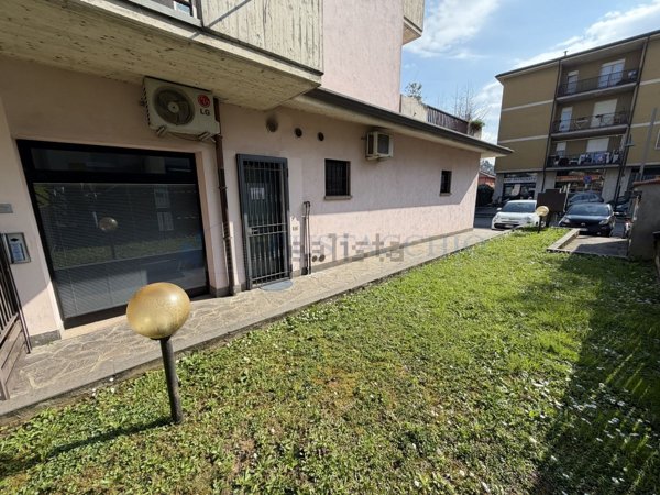 ufficio in vendita ad Albano Sant'Alessandro