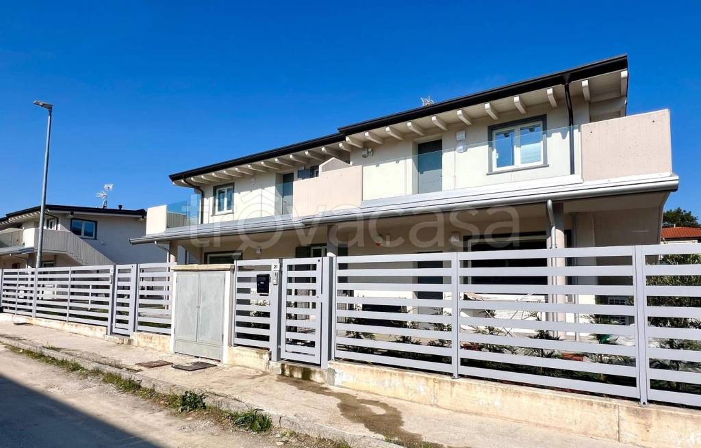 appartamento in vendita ad Albano Sant'Alessandro