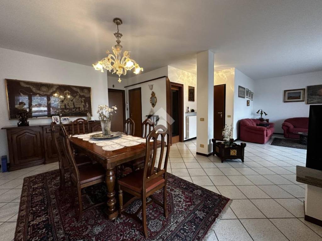 appartamento in vendita ad Albano Sant'Alessandro