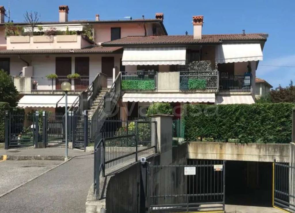 casa indipendente in vendita ad Albano Sant'Alessandro