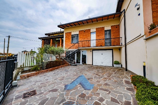 casa indipendente in vendita ad Albano Sant'Alessandro