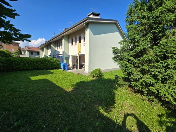 casa indipendente in vendita ad Albano Sant'Alessandro