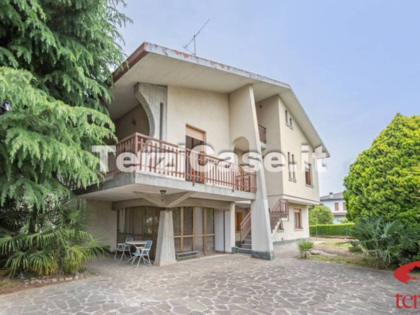 casa indipendente in vendita ad Albano Sant'Alessandro