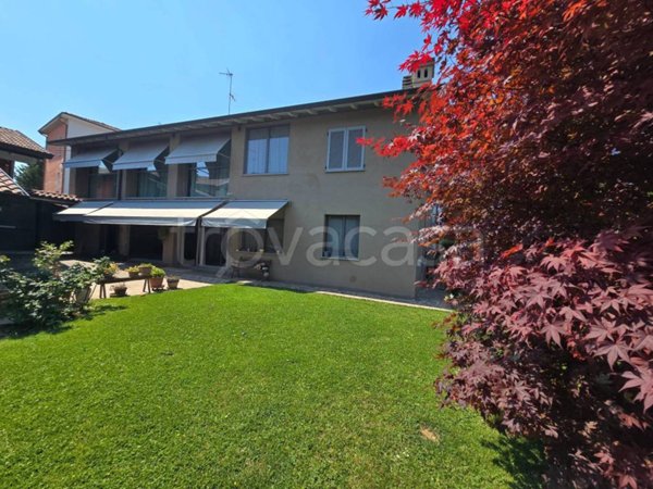 casa indipendente in vendita ad Albano Sant'Alessandro