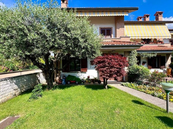 casa indipendente in vendita ad Albano Sant'Alessandro