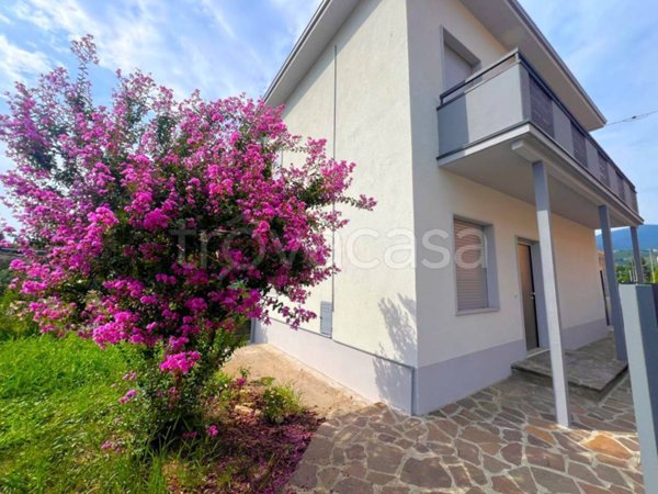 casa indipendente in vendita ad Albano Sant'Alessandro