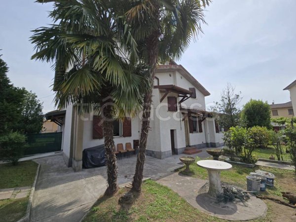 casa indipendente in vendita ad Albano Sant'Alessandro