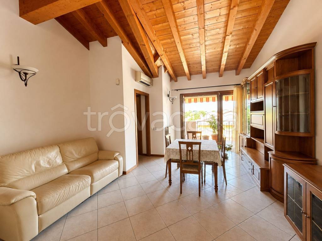 appartamento in vendita ad Albano Sant'Alessandro