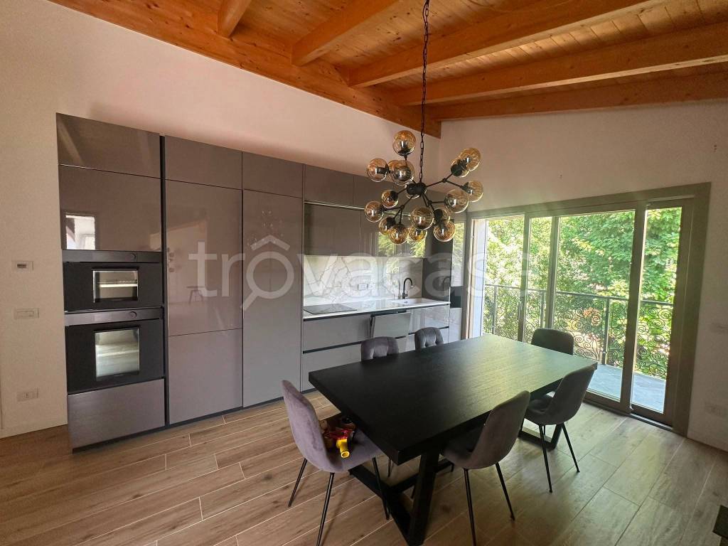 appartamento in vendita ad Albano Sant'Alessandro