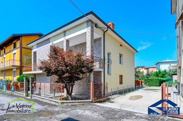 casa indipendente in vendita ad Albano Sant'Alessandro