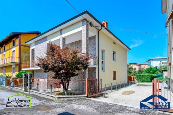 casa indipendente in vendita ad Albano Sant'Alessandro