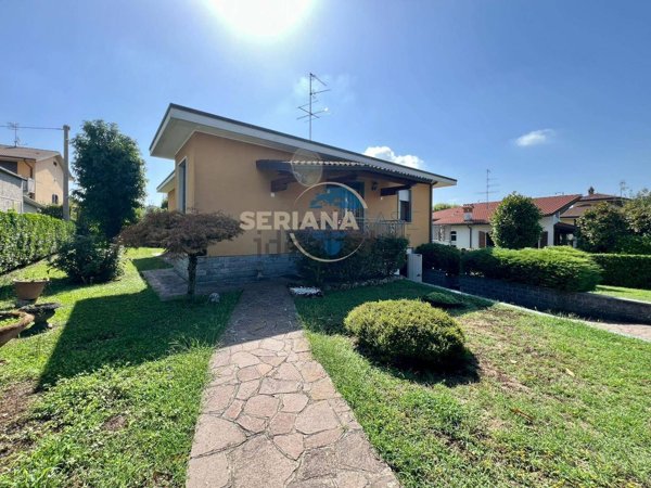 casa indipendente in vendita ad Albano Sant'Alessandro