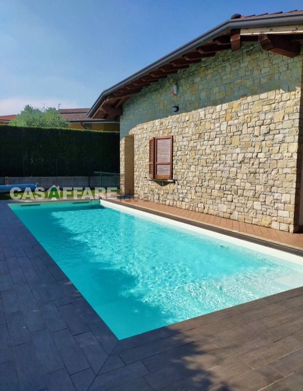 casa indipendente in vendita ad Albano Sant'Alessandro