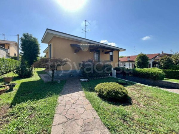 casa indipendente in vendita ad Albano Sant'Alessandro